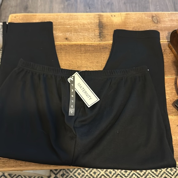 Maternity bundle.. 4 pieces. NWT black pants and NWT black crop, 2 tops, 1 NWT - Picture 6 of 14